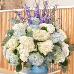 Box Haydrenja white, light blue,and delphinium purple, salix, with big box